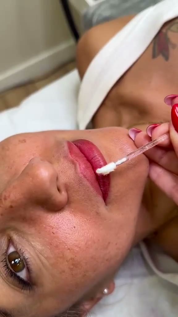 Video of the live lip micropigmentation process