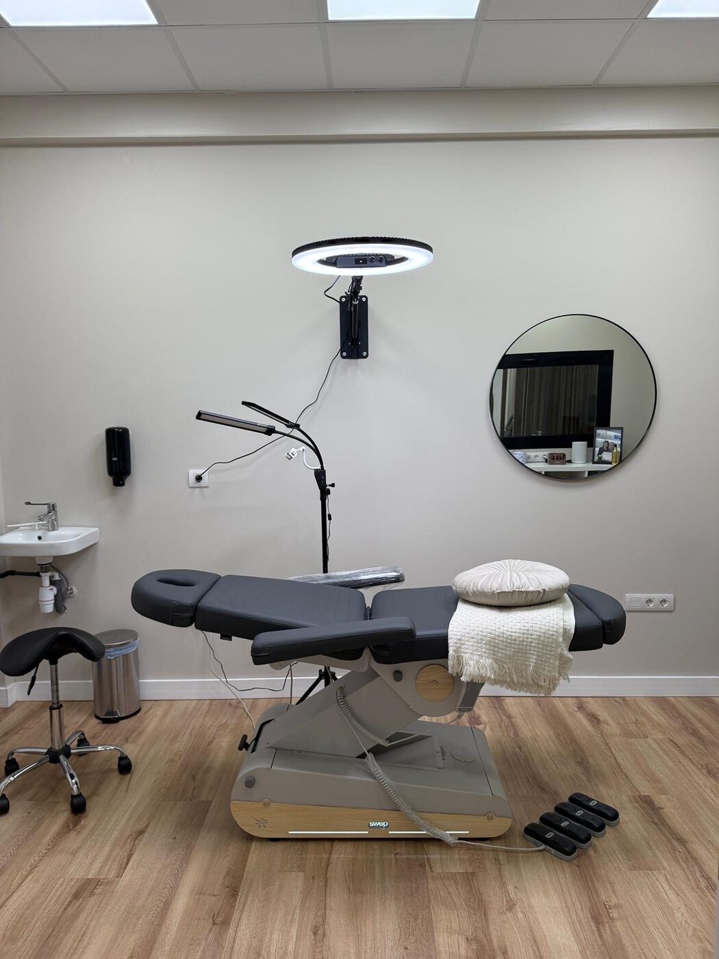 Wide view of the treatment room with sink and professional lamp