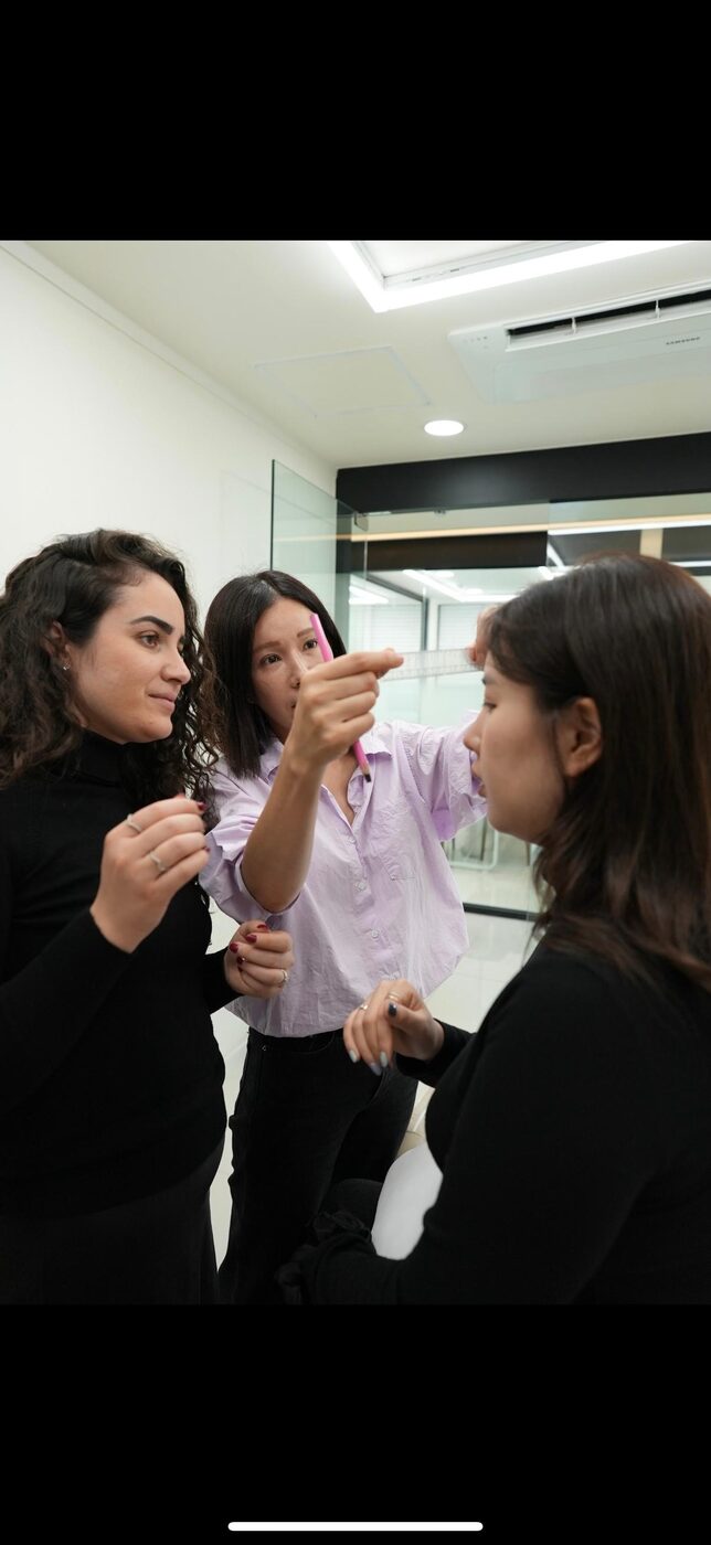 Learning advanced techniques with international professionals